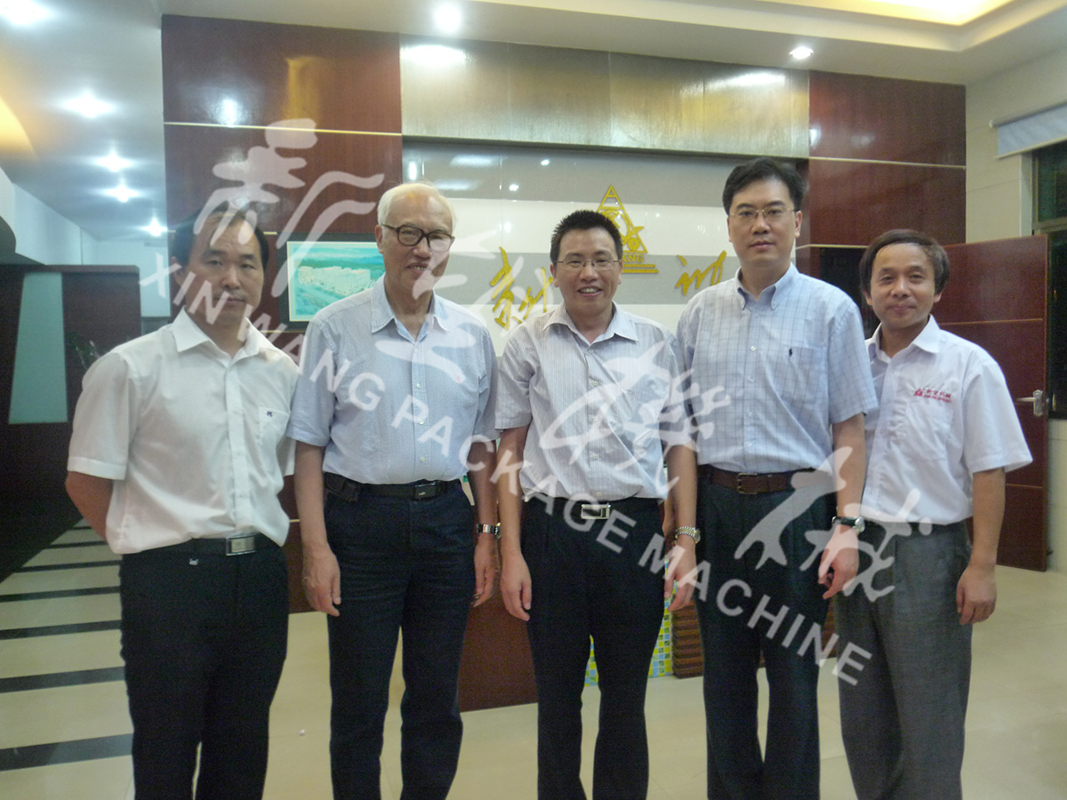 中國(guó)工程院院士段正澄、中國(guó)工程院院士、華中科技大學(xué)黨委書(shū)記邵新宇、廣東省智能機(jī)器人研究院院長(zhǎng)張國(guó)軍一行蒞臨新望公司考察指導(dǎo)