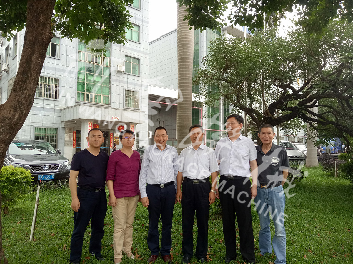 總裝備部劉思剛少將、新華社李建琦博士一行蒞臨新望公司考察指導(dǎo)